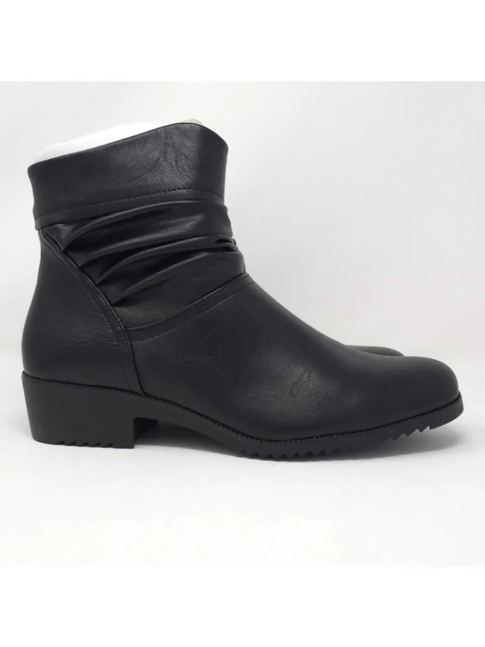 CLIFFS BY WHITE MOUNTAIN Durbon Block Heeled Ankle Bootie Black/Smooth 10M